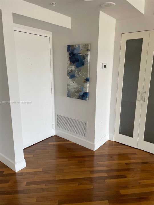 最近租的: $5,200 (2 贝兹, 2 浴室, 1130 平方英尺)