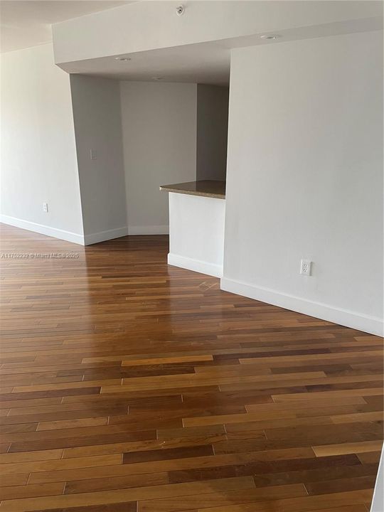 最近租的: $5,200 (2 贝兹, 2 浴室, 1130 平方英尺)