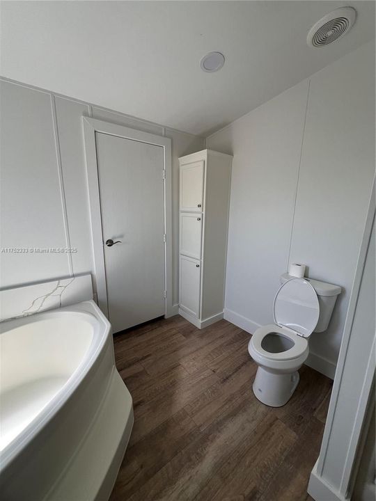 Vendido Recientemente: $315,000 (4 camas, 2 baños, 2356 Pies cuadrados)