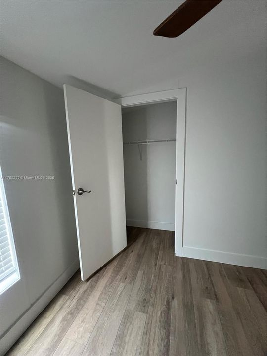 Vendido Recientemente: $315,000 (4 camas, 2 baños, 2356 Pies cuadrados)