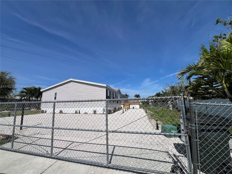 Vendido Recientemente: $315,000 (4 camas, 2 baños, 2356 Pies cuadrados)