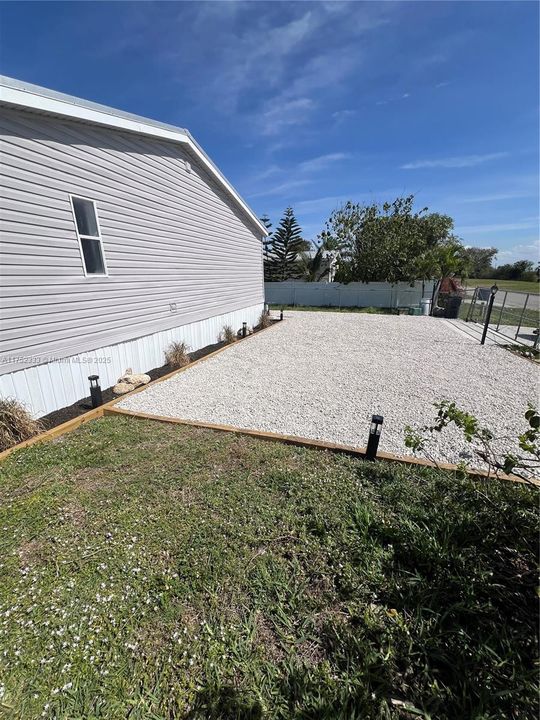 Vendido Recientemente: $315,000 (4 camas, 2 baños, 2356 Pies cuadrados)