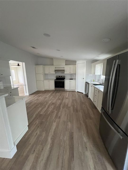 Vendido Recientemente: $315,000 (4 camas, 2 baños, 2356 Pies cuadrados)