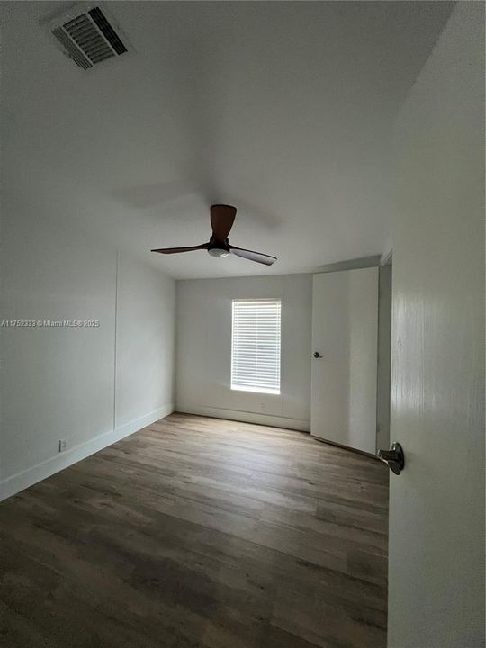 Vendido Recientemente: $315,000 (4 camas, 2 baños, 2356 Pies cuadrados)