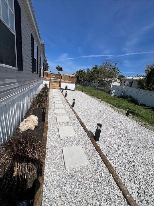 Vendido Recientemente: $315,000 (4 camas, 2 baños, 2356 Pies cuadrados)