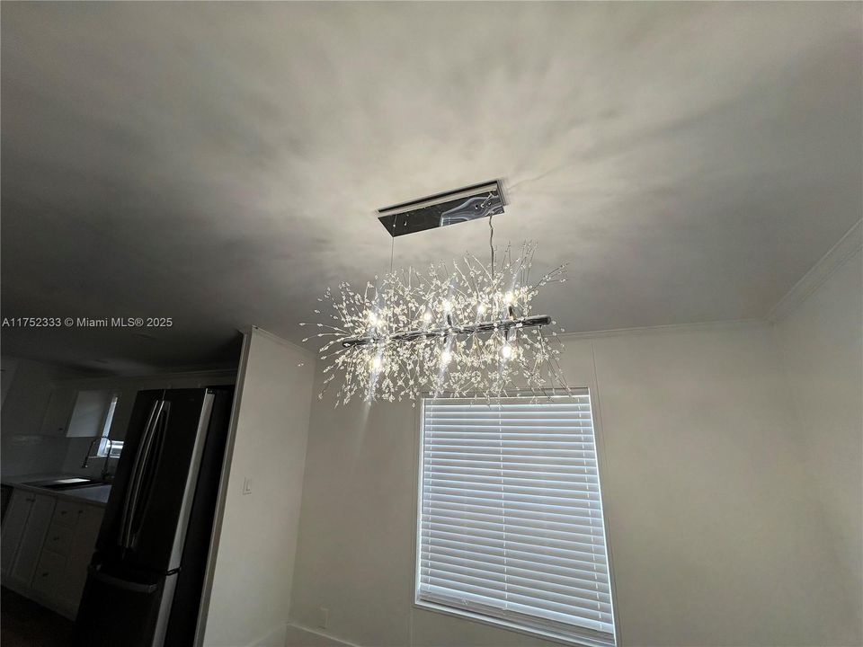 Vendido Recientemente: $315,000 (4 camas, 2 baños, 2356 Pies cuadrados)