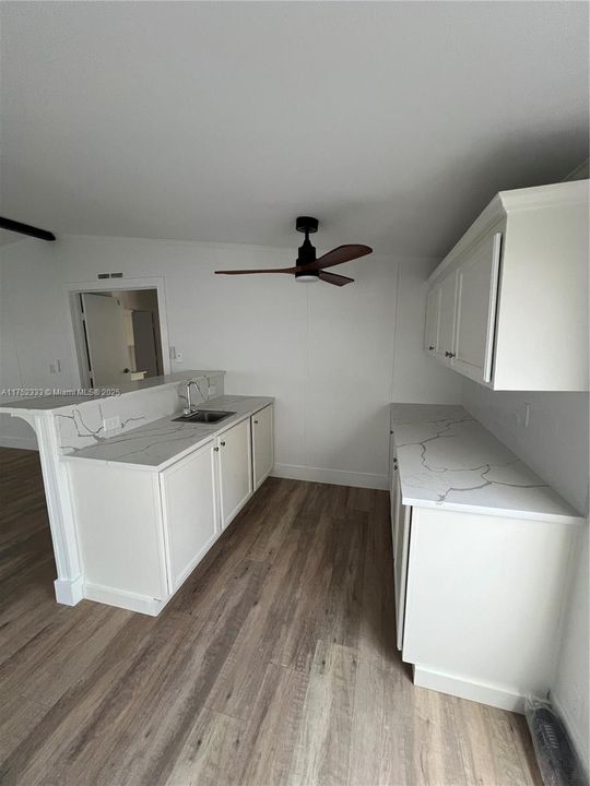 Vendido Recientemente: $315,000 (4 camas, 2 baños, 2356 Pies cuadrados)
