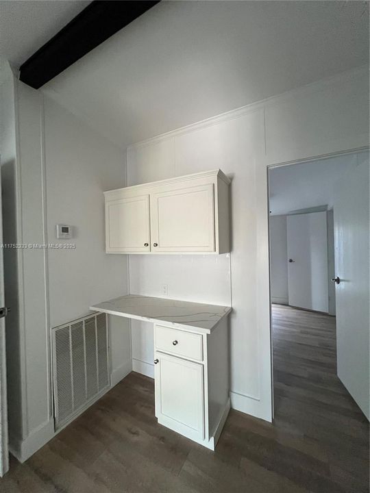 Vendido Recientemente: $315,000 (4 camas, 2 baños, 2356 Pies cuadrados)