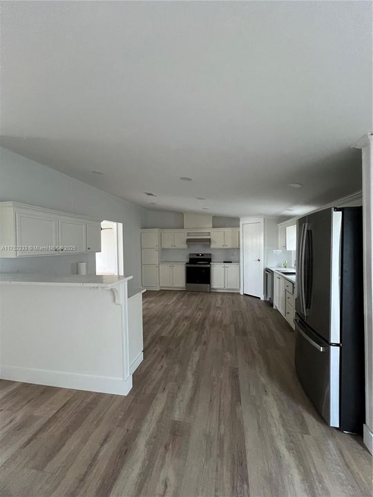 Vendido Recientemente: $315,000 (4 camas, 2 baños, 2356 Pies cuadrados)