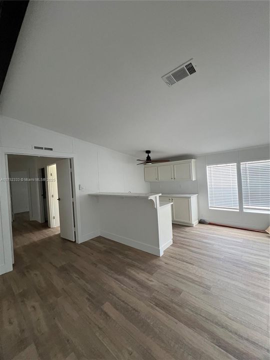 Vendido Recientemente: $315,000 (4 camas, 2 baños, 2356 Pies cuadrados)