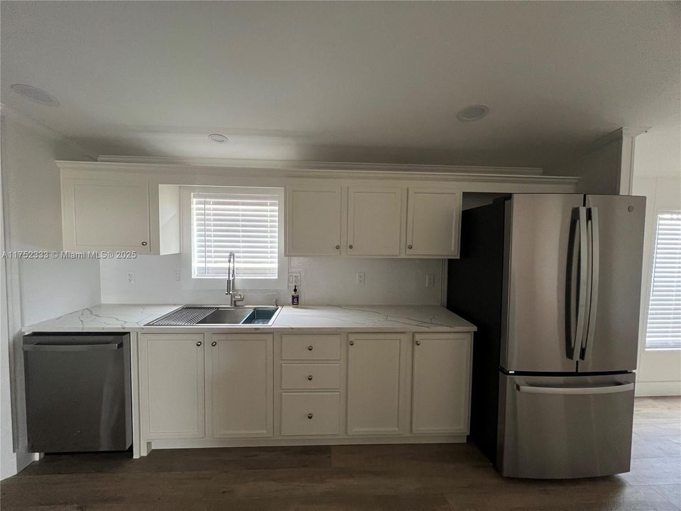 Vendido Recientemente: $315,000 (4 camas, 2 baños, 2356 Pies cuadrados)