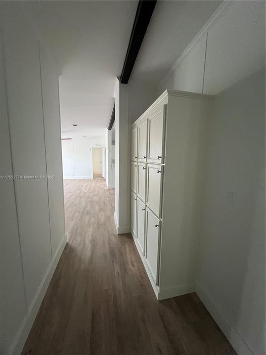 Vendido Recientemente: $315,000 (4 camas, 2 baños, 2356 Pies cuadrados)