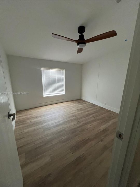 Vendido Recientemente: $315,000 (4 camas, 2 baños, 2356 Pies cuadrados)