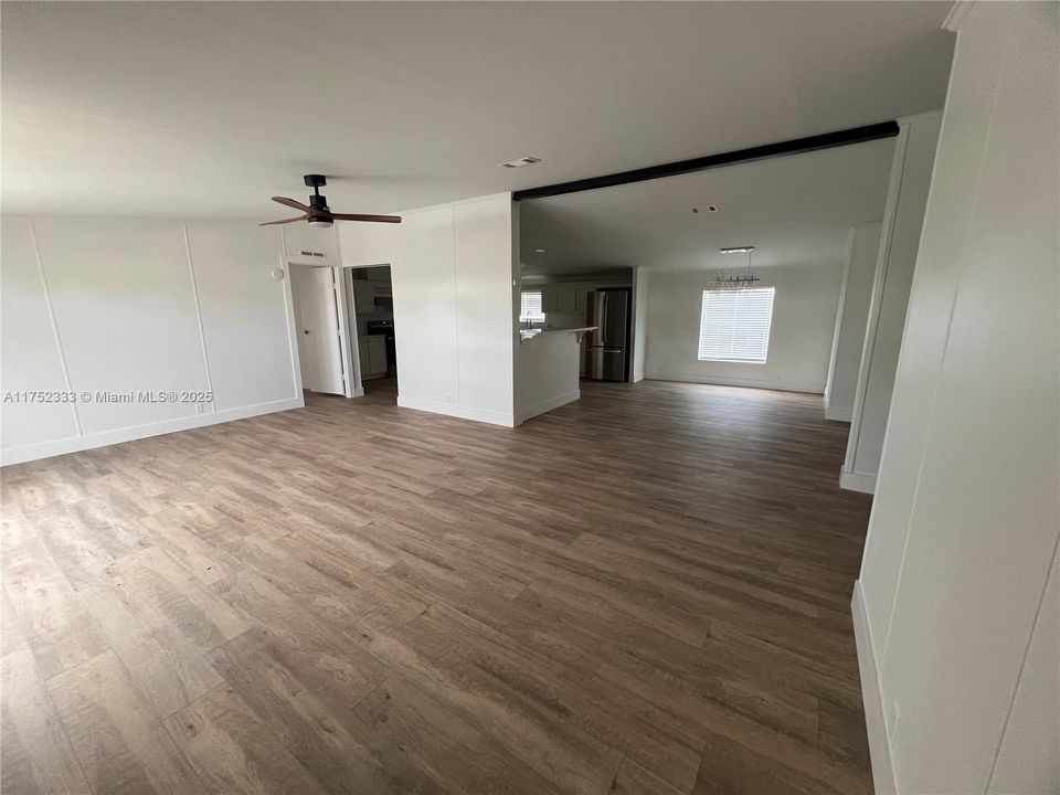 Vendido Recientemente: $315,000 (4 camas, 2 baños, 2356 Pies cuadrados)