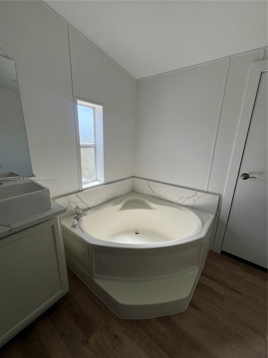 Vendido Recientemente: $315,000 (4 camas, 2 baños, 2356 Pies cuadrados)