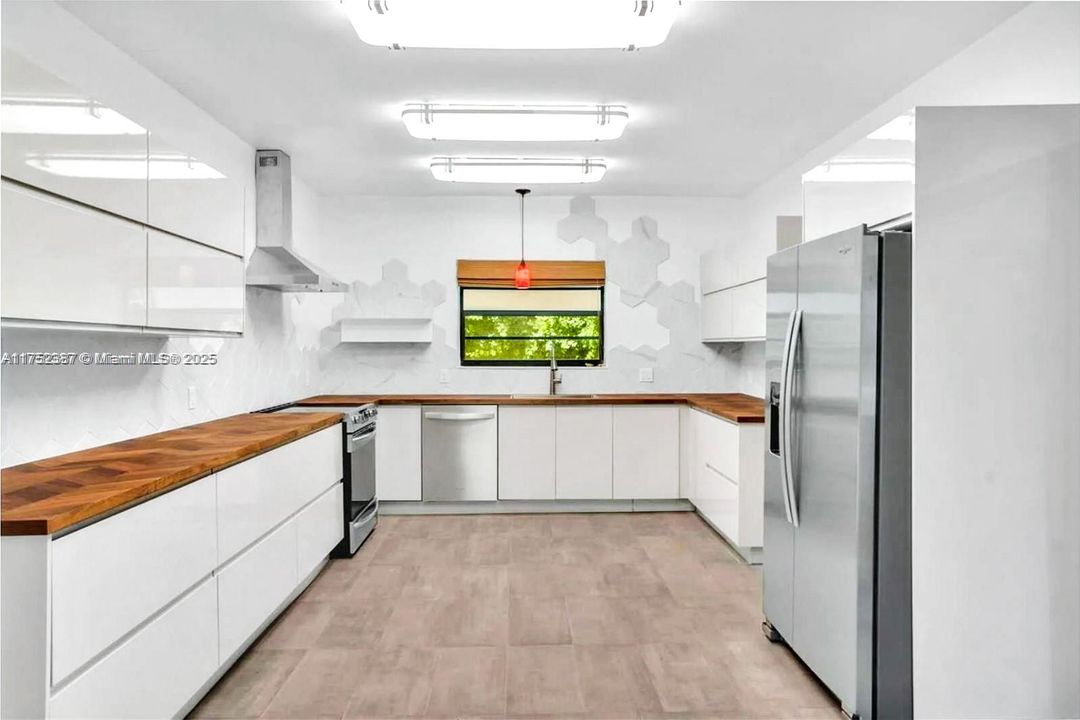 Vendido Recientemente: $4,195,000 (4 camas, 4 baños, 2517 Pies cuadrados)