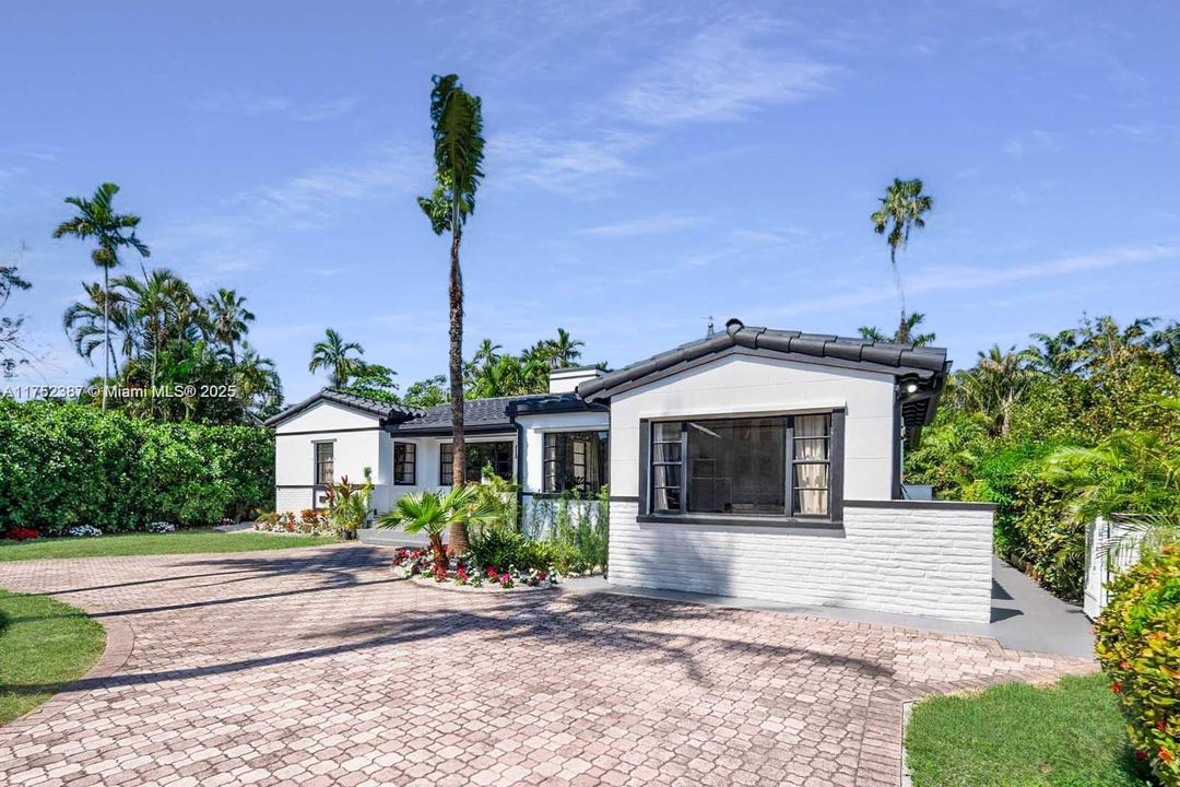 Vendido Recientemente: $4,195,000 (4 camas, 4 baños, 2517 Pies cuadrados)