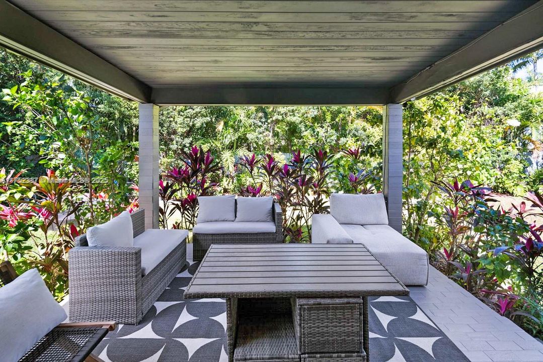 Vendido Recientemente: $4,195,000 (4 camas, 4 baños, 2517 Pies cuadrados)