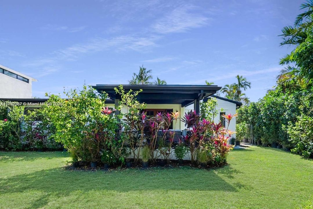 Vendido Recientemente: $4,195,000 (4 camas, 4 baños, 2517 Pies cuadrados)