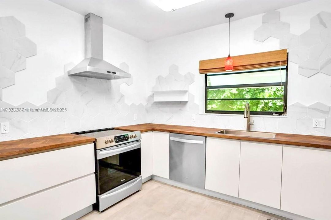 Vendido Recientemente: $4,195,000 (4 camas, 4 baños, 2517 Pies cuadrados)