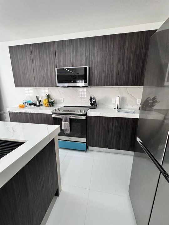 最近租的: $4,600 (4 贝兹, 3 浴室, 2534 平方英尺)