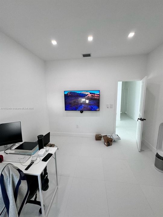 最近租的: $4,600 (4 贝兹, 3 浴室, 2534 平方英尺)