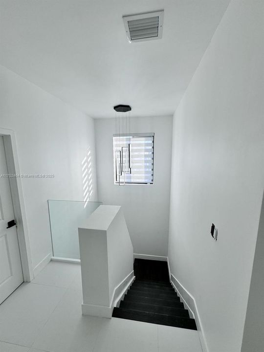 最近租的: $4,600 (4 贝兹, 3 浴室, 2534 平方英尺)