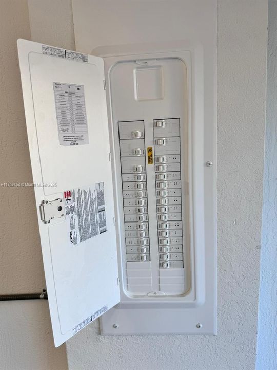 最近租的: $4,600 (4 贝兹, 3 浴室, 2534 平方英尺)