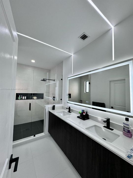 最近租的: $4,600 (4 贝兹, 3 浴室, 2534 平方英尺)