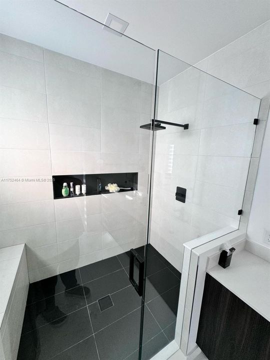 最近租的: $4,600 (4 贝兹, 3 浴室, 2534 平方英尺)