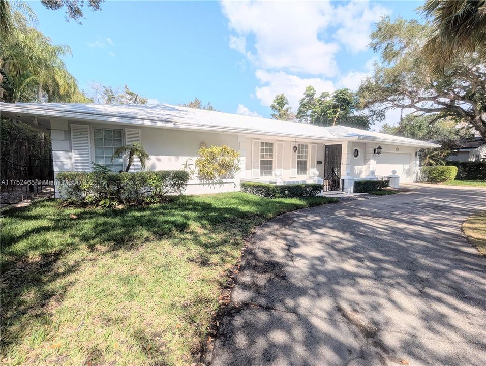 Recently Rented: $12,500 (5 beds, 3 baths, 3517 Square Feet)