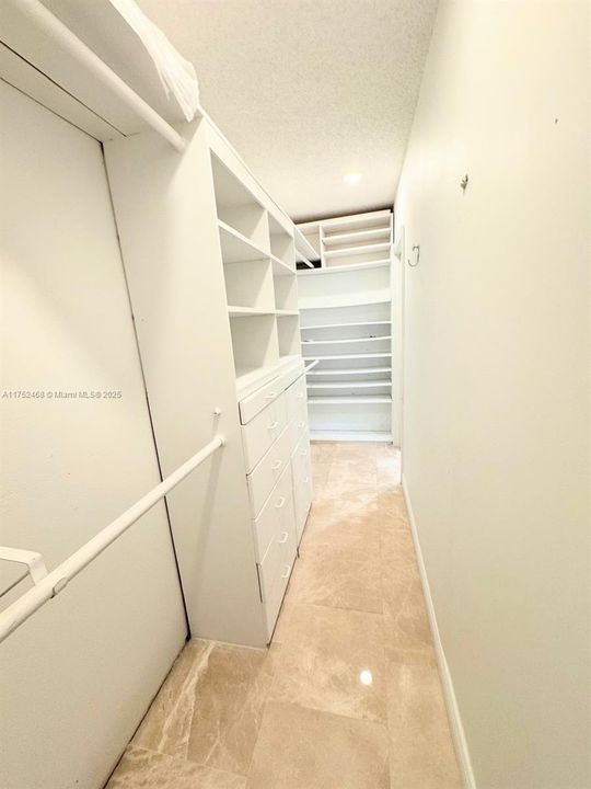 Recently Rented: $12,500 (5 beds, 3 baths, 3517 Square Feet)