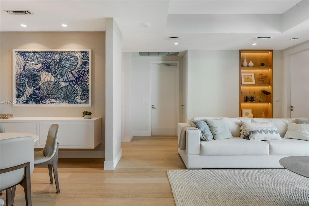 Vendido Recientemente: $5,099,000 (3 camas, 3 baños, 2640 Pies cuadrados)