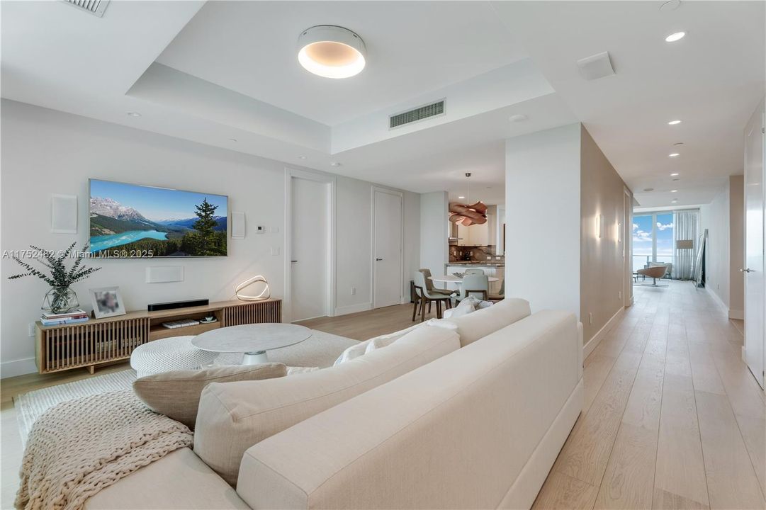 Vendido Recientemente: $5,099,000 (3 camas, 3 baños, 2640 Pies cuadrados)
