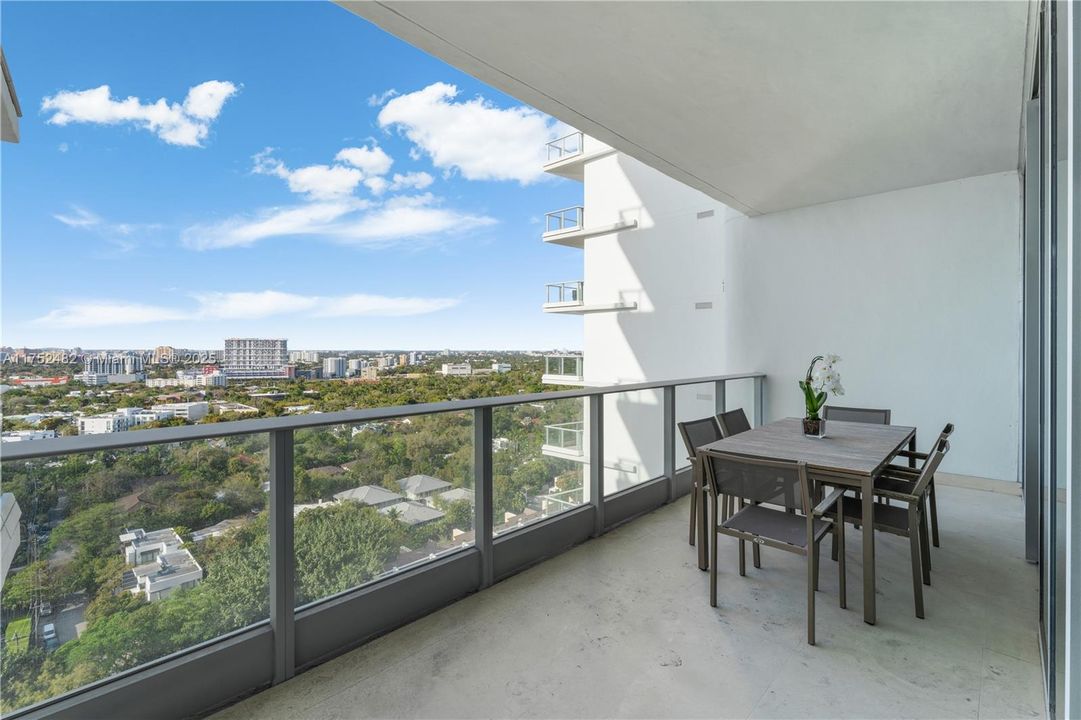 Vendido Recientemente: $5,099,000 (3 camas, 3 baños, 2640 Pies cuadrados)