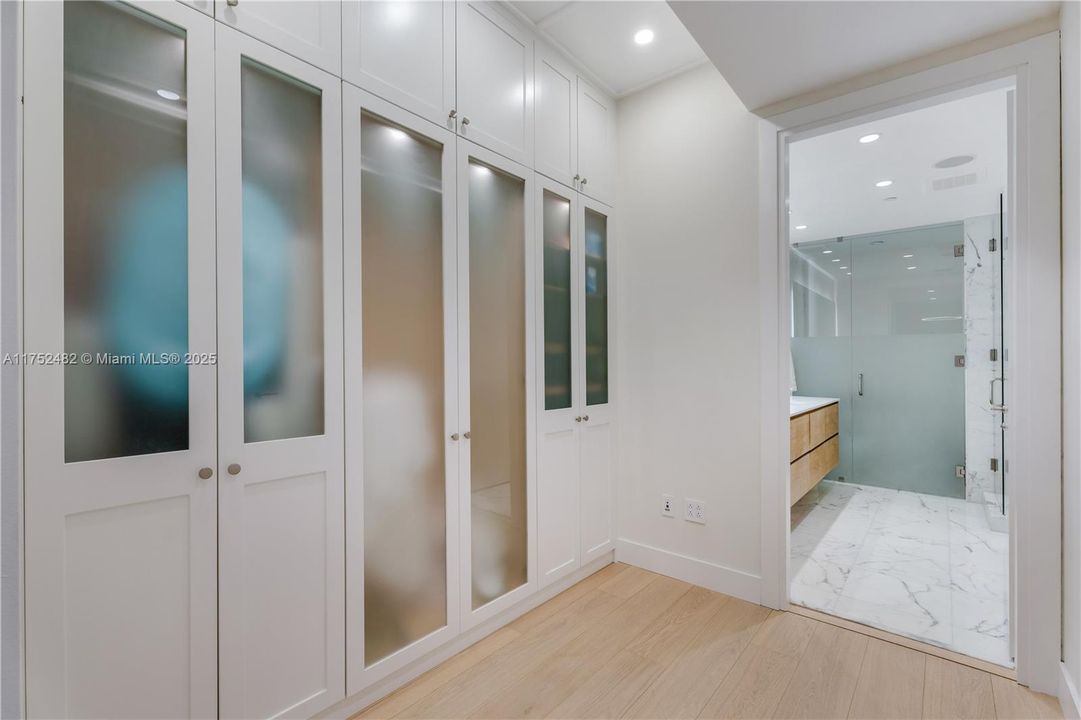 Vendido Recientemente: $5,099,000 (3 camas, 3 baños, 2640 Pies cuadrados)