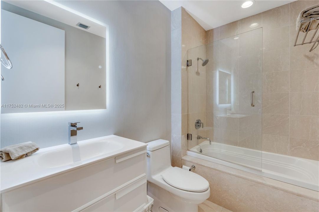 Vendido Recientemente: $5,099,000 (3 camas, 3 baños, 2640 Pies cuadrados)