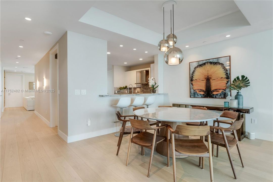 Vendido Recientemente: $5,099,000 (3 camas, 3 baños, 2640 Pies cuadrados)