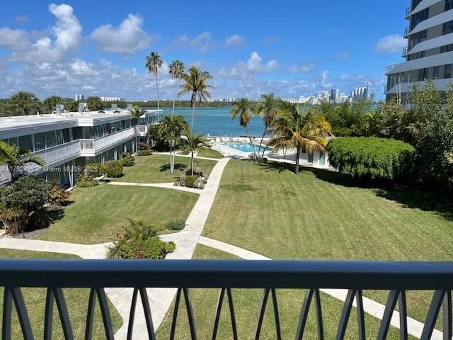 Vendido Recientemente: $269,000 (2 camas, 2 baños, 750 Pies cuadrados)