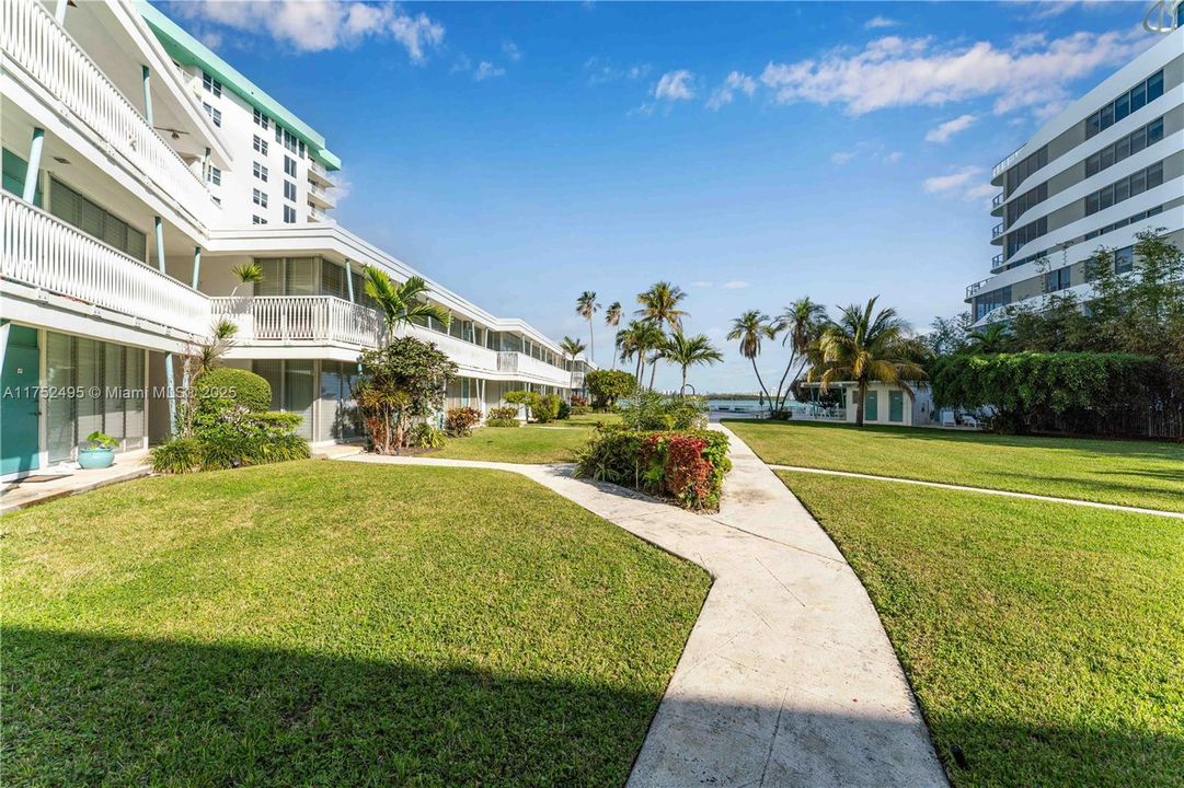 Vendido Recientemente: $269,000 (2 camas, 2 baños, 750 Pies cuadrados)