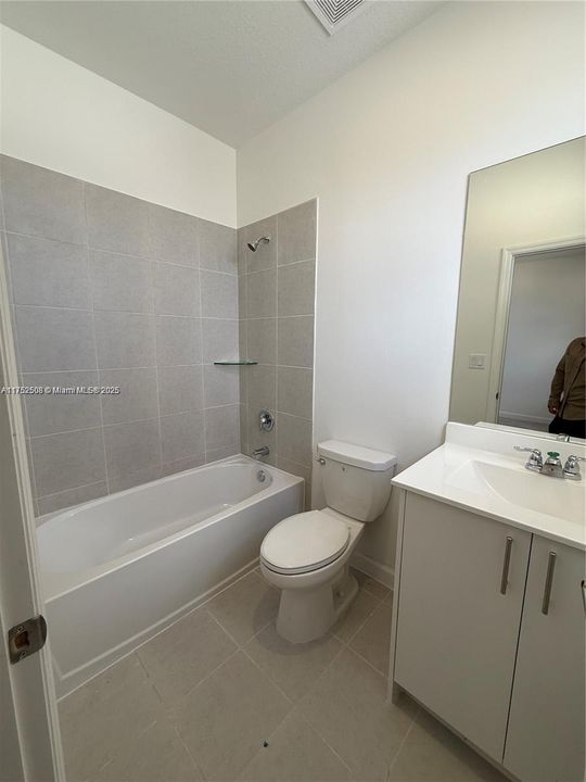 Recently Rented: $2,500 (3 beds, 3 baths, 1377 Square Feet)