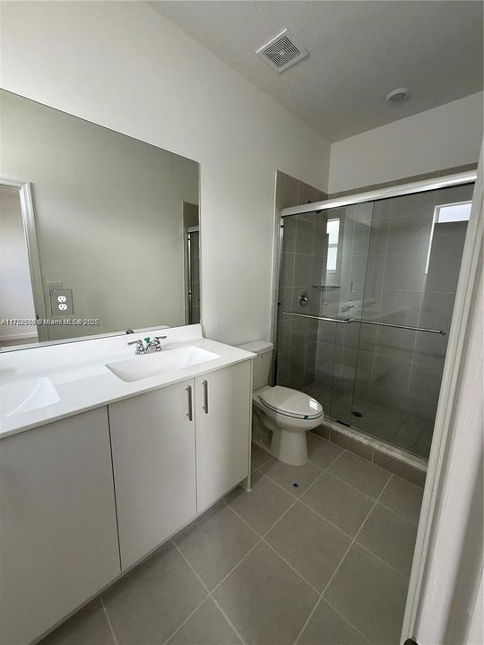 Recently Rented: $2,500 (3 beds, 3 baths, 1377 Square Feet)