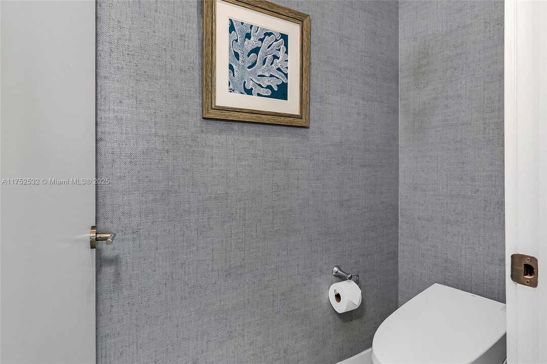 Recently Rented: $12,000 (3 beds, 3 baths, 1954 Square Feet)