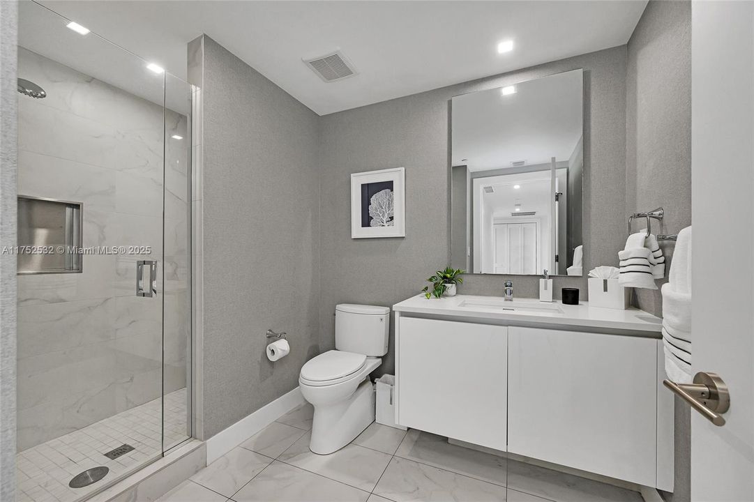 Recently Rented: $12,000 (3 beds, 3 baths, 1954 Square Feet)