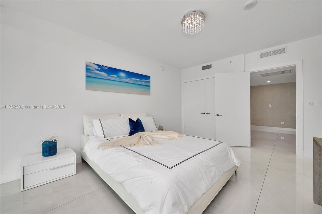 Recently Rented: $12,000 (3 beds, 3 baths, 1954 Square Feet)