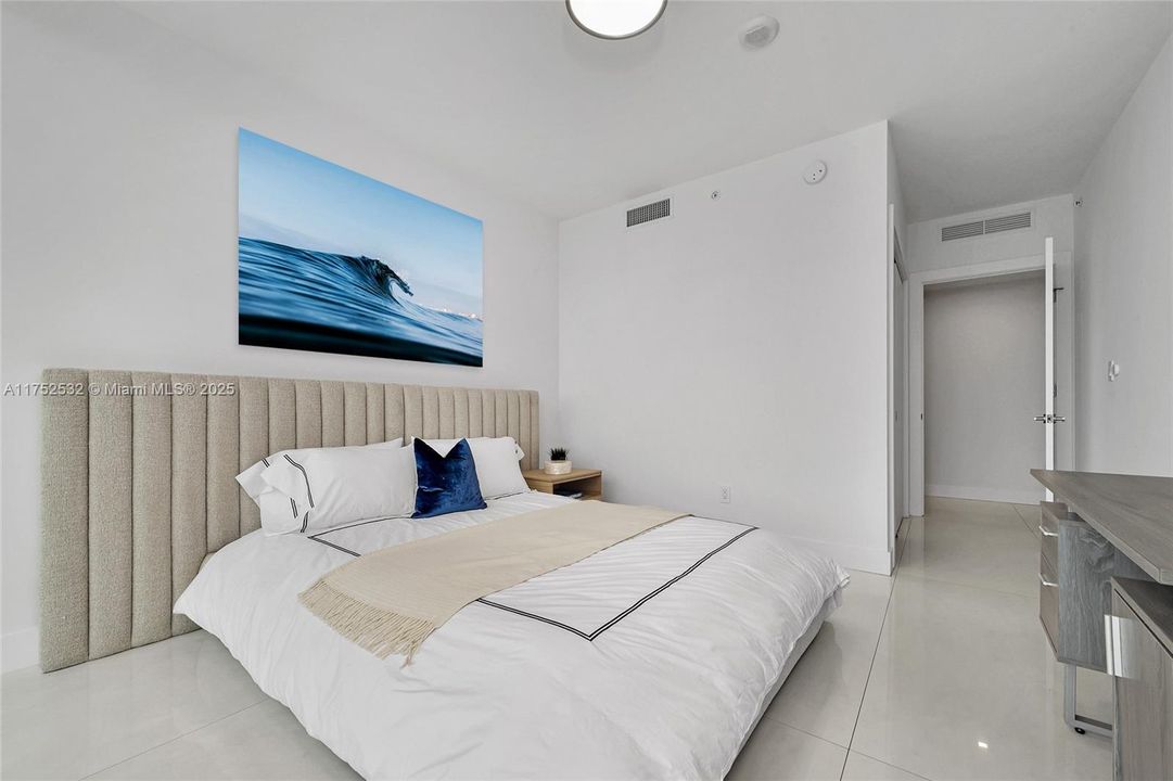 Recently Rented: $12,000 (3 beds, 3 baths, 1954 Square Feet)