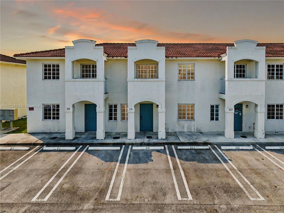 Recently Sold: $283,458 (3 beds, 2 baths, 1276 Square Feet)