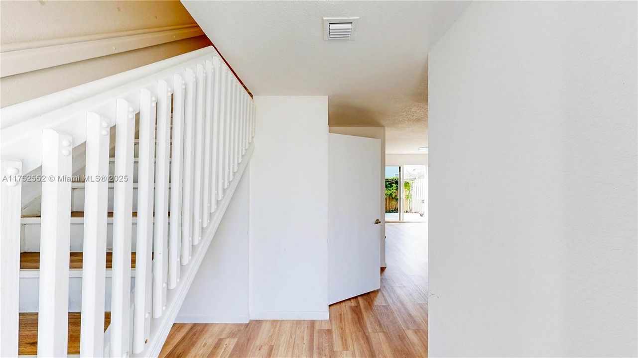 Recently Sold: $283,458 (3 beds, 2 baths, 1276 Square Feet)