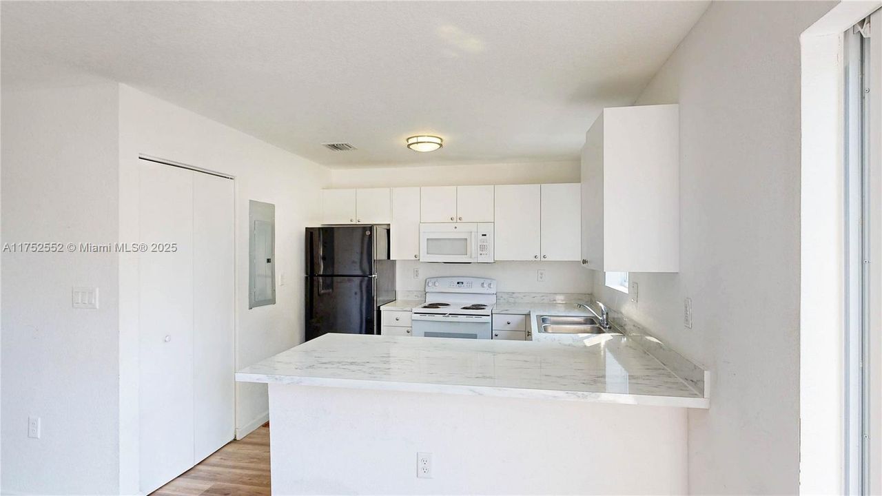 Recently Sold: $283,458 (3 beds, 2 baths, 1276 Square Feet)