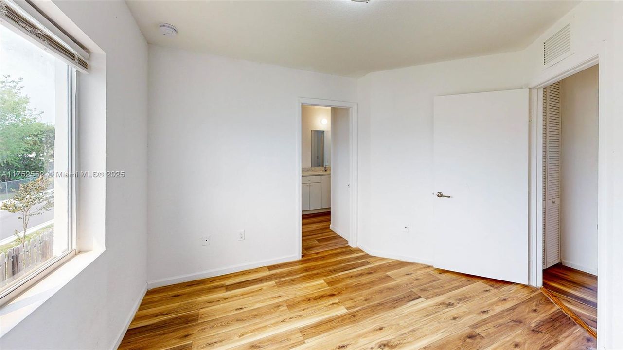 Recently Sold: $283,458 (3 beds, 2 baths, 1276 Square Feet)